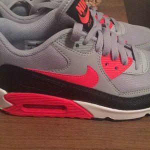 Women’s size 6 infrared air max